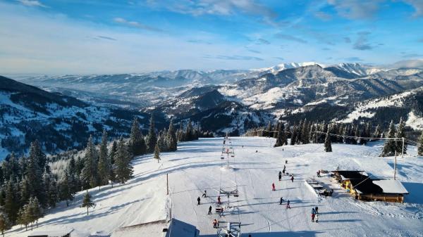 Pârtii ca-n Austria şi în România. Un abonament de 3 zile la schi este aproape 500 de lei