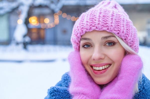 Buze și piele crăpată? Cum trebuie să arate rutina de îngrijire a pielii pe timp de iarnă