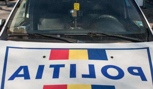 Autospecială a poliţiei aflată în misiune la Târgu-Neamţ, lovită de un şofer beat criţă