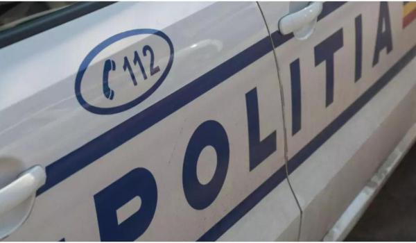 Şase eleve de la un liceu din Teleorman, reţinute de poliţişti după ce au bătut şi tâlhărit o colegă