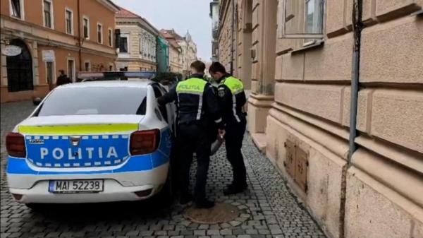 Escrocherie ca-n filme: S-a dat contabil și a încasat 17.000 lei de la mai mulţi angajaţi ai unor firme