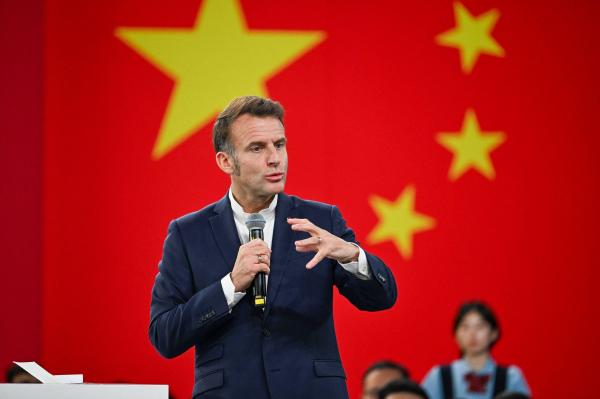 Macron amenință China cu taxe vamale: "O chestiune de viață și de moarte pentru industria europeană"