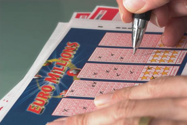 O femeie din Norvegia a câştigat 120 de milioane de euro la loto. Cum a "topit" 82 de milioane într-un an