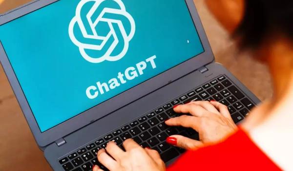 Studiu: Tot mai mulți adolescenți traumatizați de violență apelează la chatbot-uri pentru sprijin emoțional