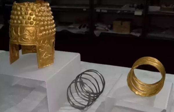 Olanda va plăti despăgubiri României, după ce tezaurul dacic a fost furat. Suma pentru care erau asigurate brăţările şi Coiful de la Coţofeneşti