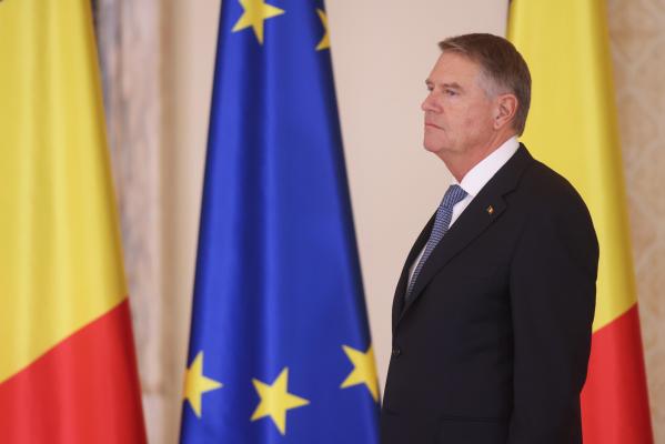 "Într-o Românie în clocot, preşedintele se retrage pentru a calma apele". Analiză AFP după demisia istorică a lui Klaus Iohannis