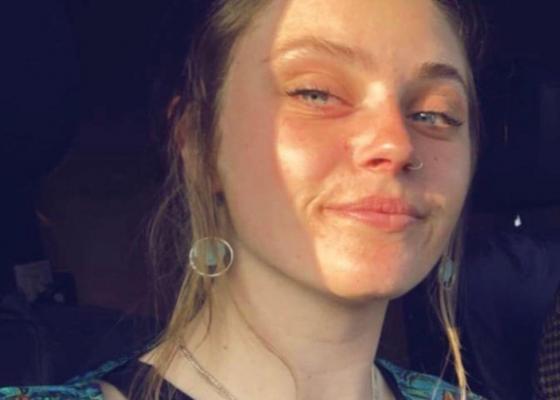 Fata şi-a refăcut viaţa după ani de locuit pe străzi