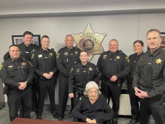 O femeie de 104 ani a fost luată din azil şi dusă direct la închisoare. Cum a ajuns bătrâna din New York să fie amprentată ca un infractor