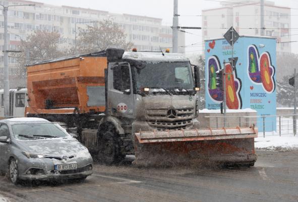Ninsoare in București, luni, 17 februarie 2025. Administratia Nationala de Meteorologie a prelungit codul galben de ninsori si viscol, valabil in Bucuresti, pana miercuri, 19 februarie