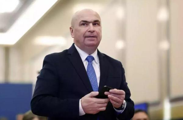 Sindicatele din Senat îl acuză pe Bolojan de "epurare" politică: "Adevărata miză a reorganizării e eliminarea unora şi păstrarea altora"