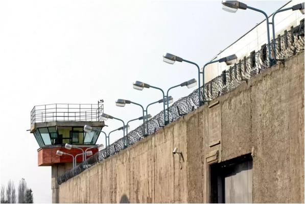 Penitenciarul Poarta Albă, periat de procurorii DIICOT. 6 persoane reţinute pentru trafic de droguri