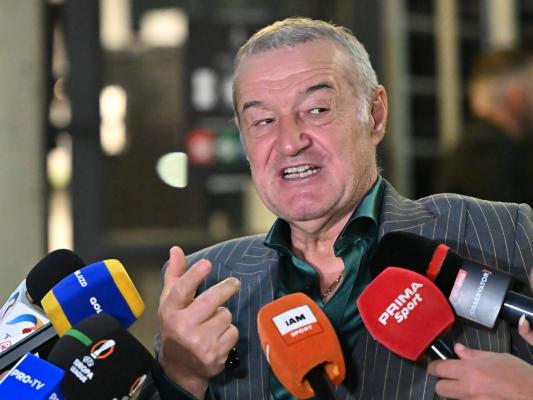 Gigi Becali în faţa jurnaliştilor