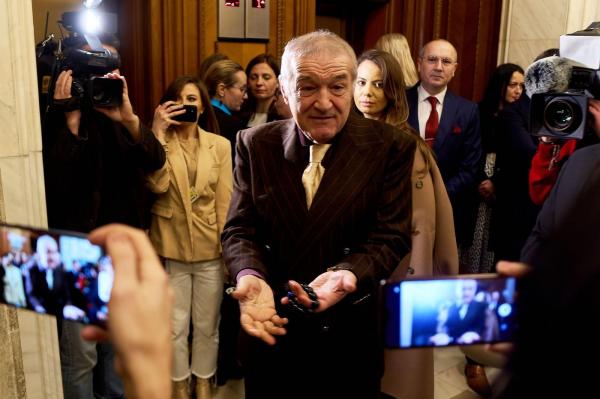 Gigi Becali în Parlament