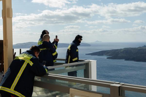 7 cutremure în interval de o oră, sâmbătă, în Santorini