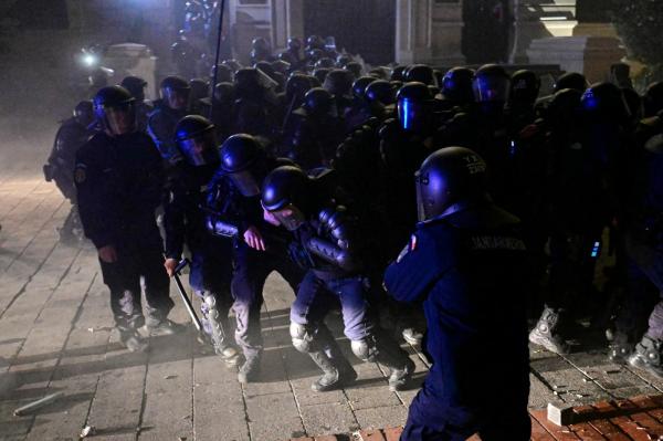 Jandarmeria Capitalei, apel la cetățeni pentru identificarea atacatorilor de la protestul BEC