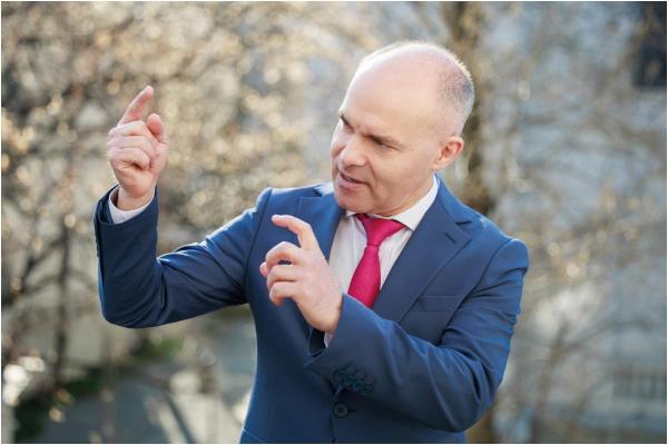 Daniel Funeriu și-a depus candidatura la prezidențiale la BEC