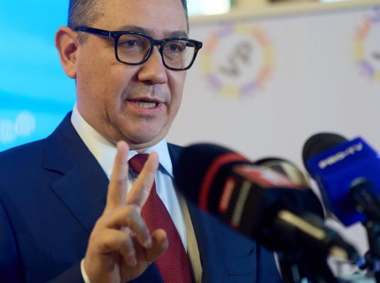 Victor Ponta îşi anunţă candidatura la prezidenţiale