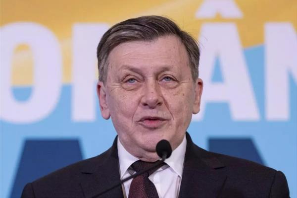 Crin Antonescu: "Firme aş vrea să trimit în Ucraina, nu trupe. Companii din România, care să lucreze la reconstrucţia ţării"