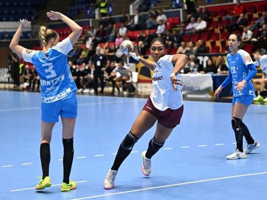 Meciul de handbal dintre Rapid şi CSM Bucureşti se joacă sâmbătă, 22 martie, la Sala Polivalentă din Bucureşti