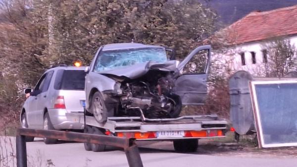 Familie de români, distrusă într-un accident în Serbia, la 10km de graniţă. Ambulanţele nu au fost lăsate să treacă prin vamă: "Salvaţi-mi fetiţa"