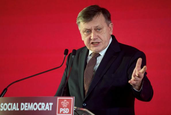 Crin Antonescu asigură că nu se va retrage din cursa pentru prezidenţiale: Bolojan nu avea cum să îmi ceară așa ceva