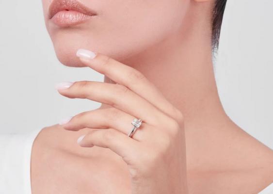 Inelele de logodnă cu diamante. Simboluri ale iubirii etern