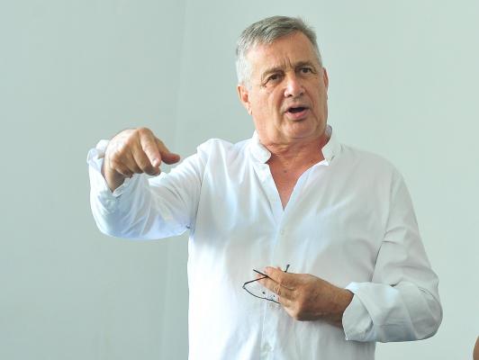 Mircea Dinescu vrea să îl dea în judecată pe Victor Ponta pentru inundarea satelor în 2014: "Eu n-am știut că dobitocul a dat drumul la apă"