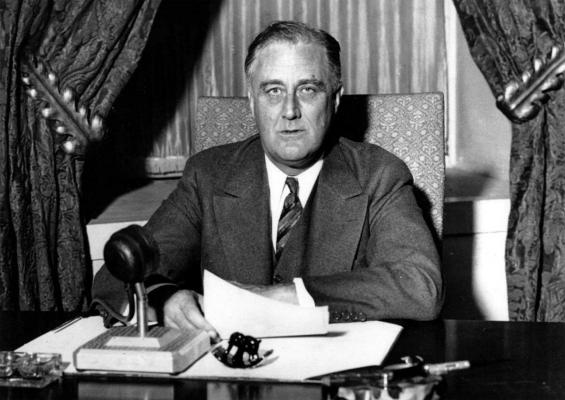 Pe 12 aprilie 1945, președintele american Franklin D. Roosevelt moare în timp ce era în funcție