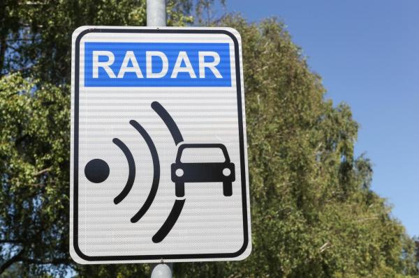 Un român a fost prins de radar cu o viteză atât de mare încât i-a fost interzis să mai conducă vreodată în Elveţia