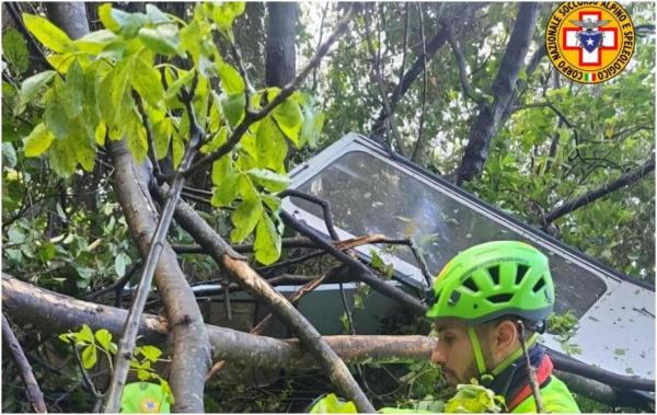 Patru morți în Italia, după ce o telecabină s-a prăbușit în gol. Era deschisă de doar 7 zile