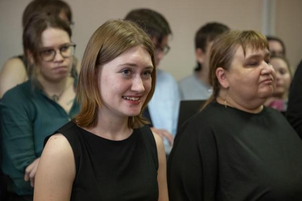 Tânără de 19 de ani din Rusia, condamnată la aproape 3 ani de închisoare. A protestat faţă de războiul din Ucraina