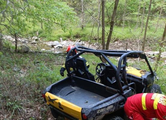O femeie a murit după ce a căzut cu un ATV într-o râpă, în Mehedinţi. Victima are 65 de ani şi este cetăţean german