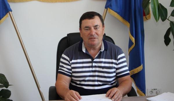 Primarul PSD al comunei Ciohorăni din judeţul Iaşi, Ticu Simion, a fost exclus din partid, după ce a anunţat că îl sprijină pe Victor Ponta în alegerile prezidenţiale.