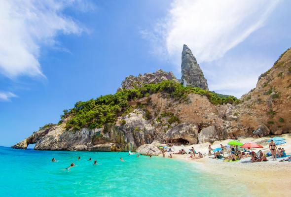 Plaja Cala Goloritzé din Sardinia, Italia