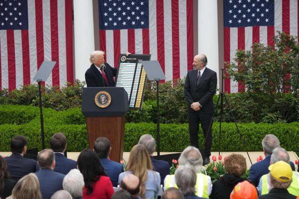 Donald Trump şi Howard Lutnick