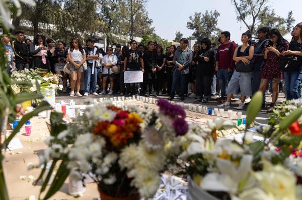 Berenice şi Miguel, tinerii fotografi care au murit la festivalul din Mexic, striviţi de o structură metalică, au fost conduşi pe ultimul drum