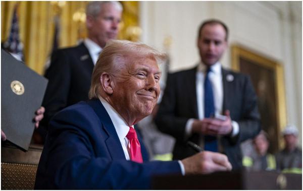 Trump anunță că va introduce "foarte curând" și taxe pentru medicamentele importate