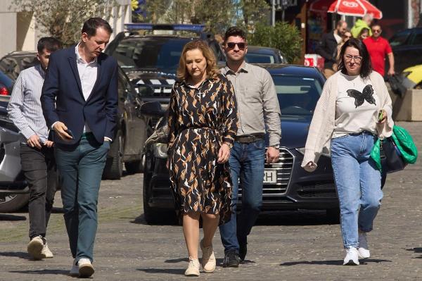 Elena Lasconi: "Eu fi preşedintele României. Sper că nu o să mă calce nimeni cu maşina"