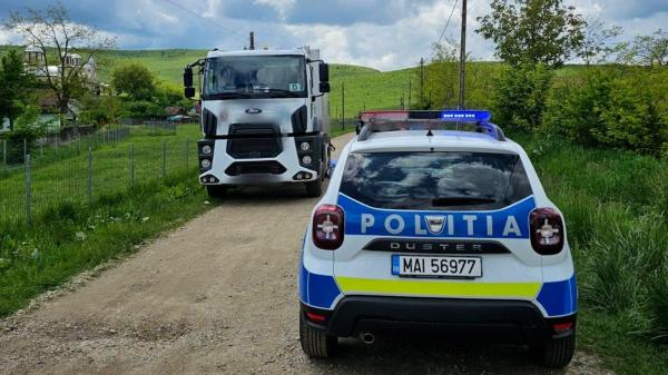 Mamă şi fiu de trei ani, morţi după ce au căzut dintr-o căruţă şi au fost loviţi apoi în plin de un camion, în judeţul Cluj