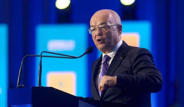 Emil Boc: S-avem grijă ce facem la alegeri, să nu pierdem banii europeni. Să nu mă trimiteţi la Putin să-mi dea, că nu mă duc