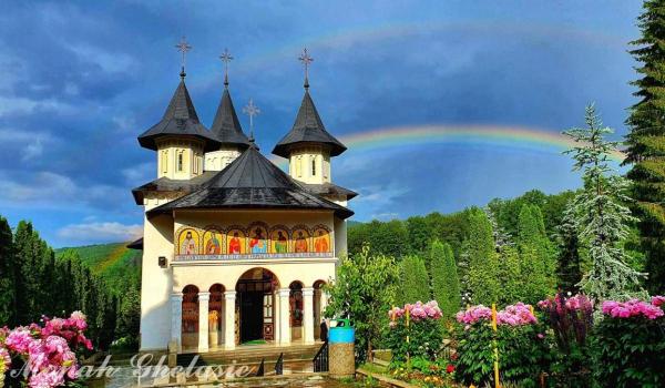 Prezenţă de aproape 138% la secţia de votare de la Mănăstirea Sihăstria, datorită pelerinilor