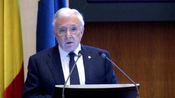 Mugur Isărescu: "Dacă citeşti despre bătălia de la Stalingrad, nu ai cum să înţelegi ce se întâmplă în finanţele din România"