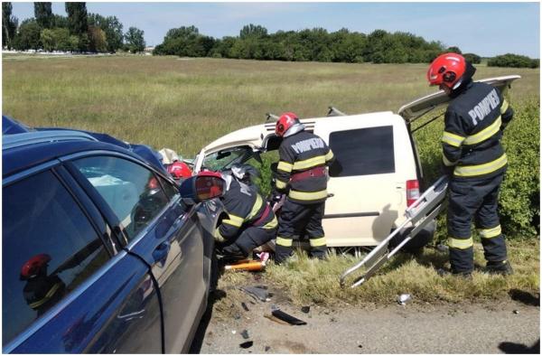 Accident halucinant în Bihor. Un bărbat mort și o tânără rănită, găsiți de autorități după ce sistemul mașinii a trimis un semnal către ei