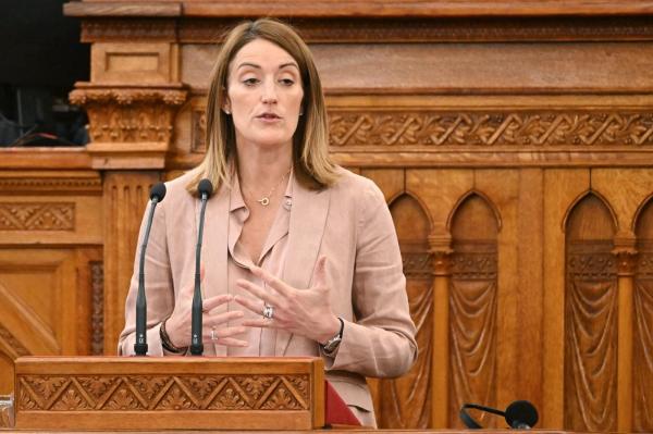 Nicușor Dan se va întâlni azi cu Roberta Metsola. Președinta PE, premiată joi la Timişoara