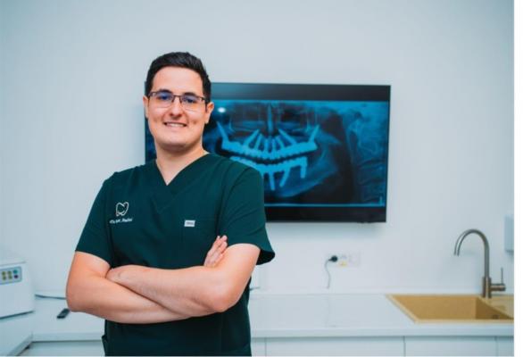 (P) Recomandările Dr. Buza: ce să mănânci după un implant dentar individual pentru o vindecare rapidă și fără complicații