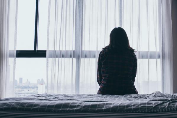 O tânără din Italia şi-a îngropat copiii nou-născuţi în grădină. Iubitul ei nu ştia că femeia a fost însărcinată
