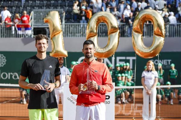 Novak Djokovic a câştigat turneul de la Geneva, al 100-lea titlu din carieră