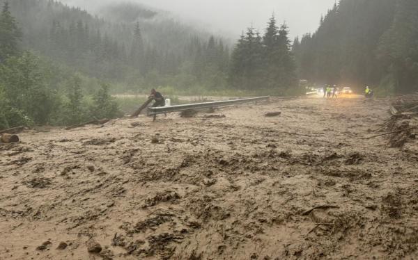 Alertă de inundații în România. Râuri din două județe, sub cod roșu până marți noapte
