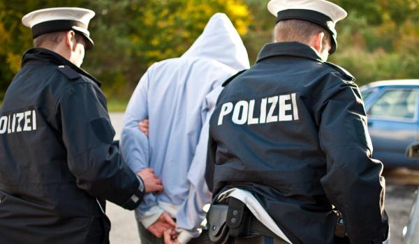 Un român a fost arestat în Germania, după ce şi-a furat propria maşină. BMW-ul de 14.000 € a fost confiscat