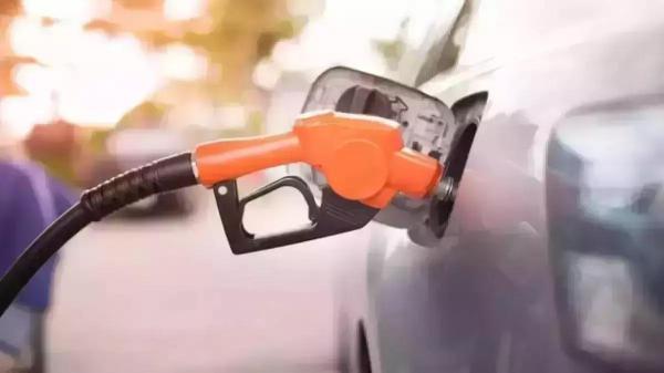 Preţul la motorină standard este în scădere, faţă de cel afişat în ziua precedentă